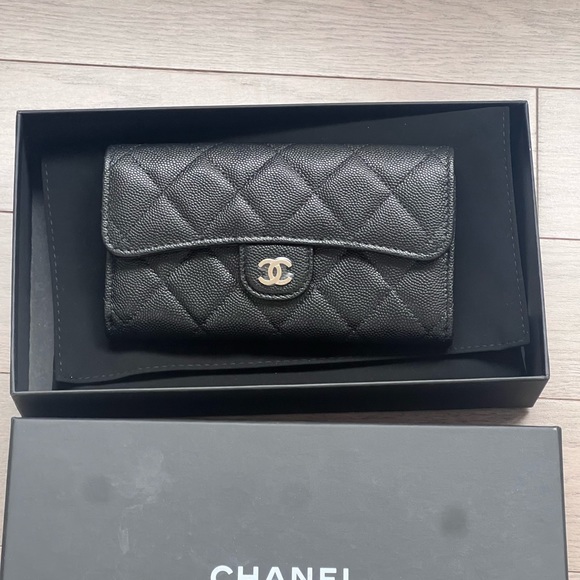**SOLD**Chanel wallet - Picture 3 of 6